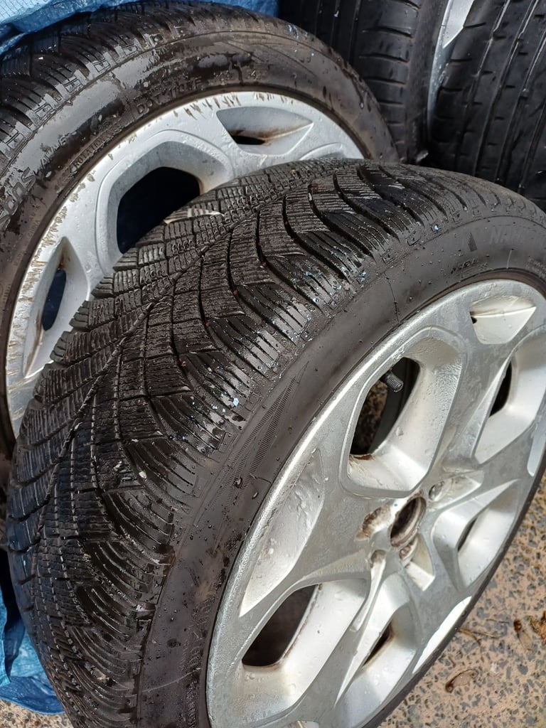 Ford 5-stud alloys (235/40 R18)