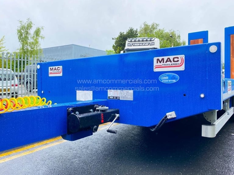 MCCAULEY TANDEM AXLE DRAWBAR LOADER 