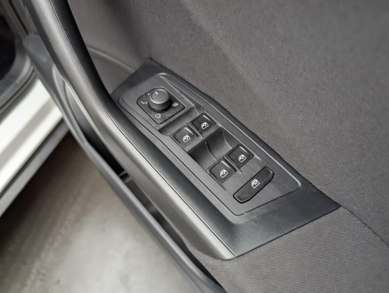 2022 Volkswagen T-Roc 1.0 TSI Life SUV 5dr Petrol Manual Euro 6 (s/s) (110 ps) PARK ASSIST+BLUETO...