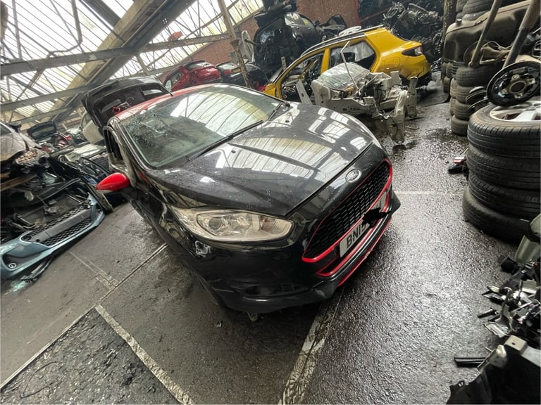2015 Ford fiesta BREAKING 