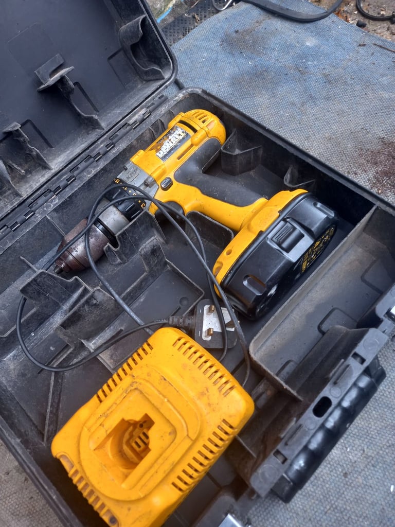 dewalt 18v hammer drill ,makita 18v hammer drill ready for use 