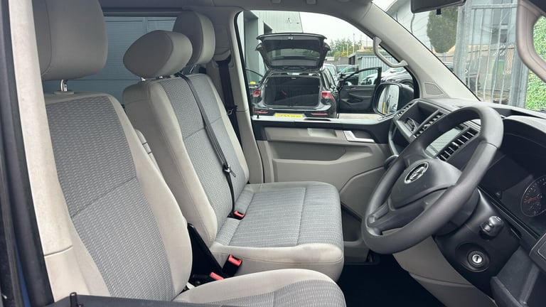 2018 Volkswagen Transporter T32 Swb Diesel 2.0 BiTDI BMT 199 Startline Window Van DSG Window Van ...