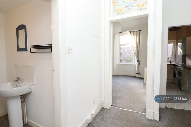 2 bedroom flat in Boyd Street, Glasgow, G42 (2 bed) (#2683483)