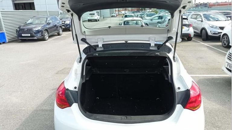 Vauxhall, ASTRA, Hatchback, 2012, Manual, 1598 (cc),5 doors - Image 8