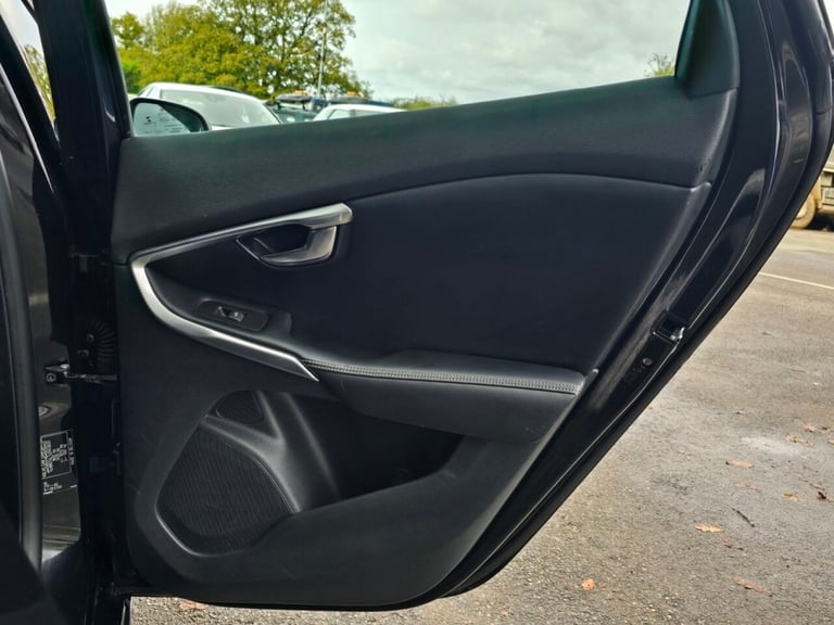 2017 Volvo V40 2.0 D2 R-Design Nav Plus Hatchback 5dr Diesel Manual Euro 6 (s/s) (120 ps) Hatchba...