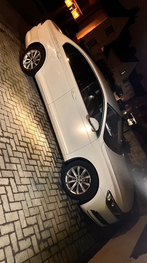 Volkswagen, PASSAT, Saloon, 2016, Semi-Auto, 1968 (cc), 4 doors