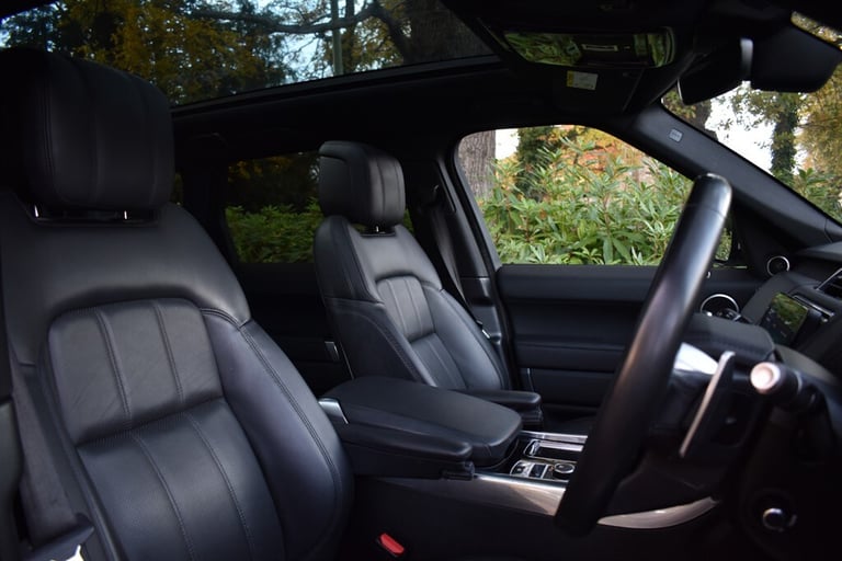 2021 Land Rover Range Rover Sport HSE SILVER+Panoramic Roof and Electric Deployable Tow Pack Esta...