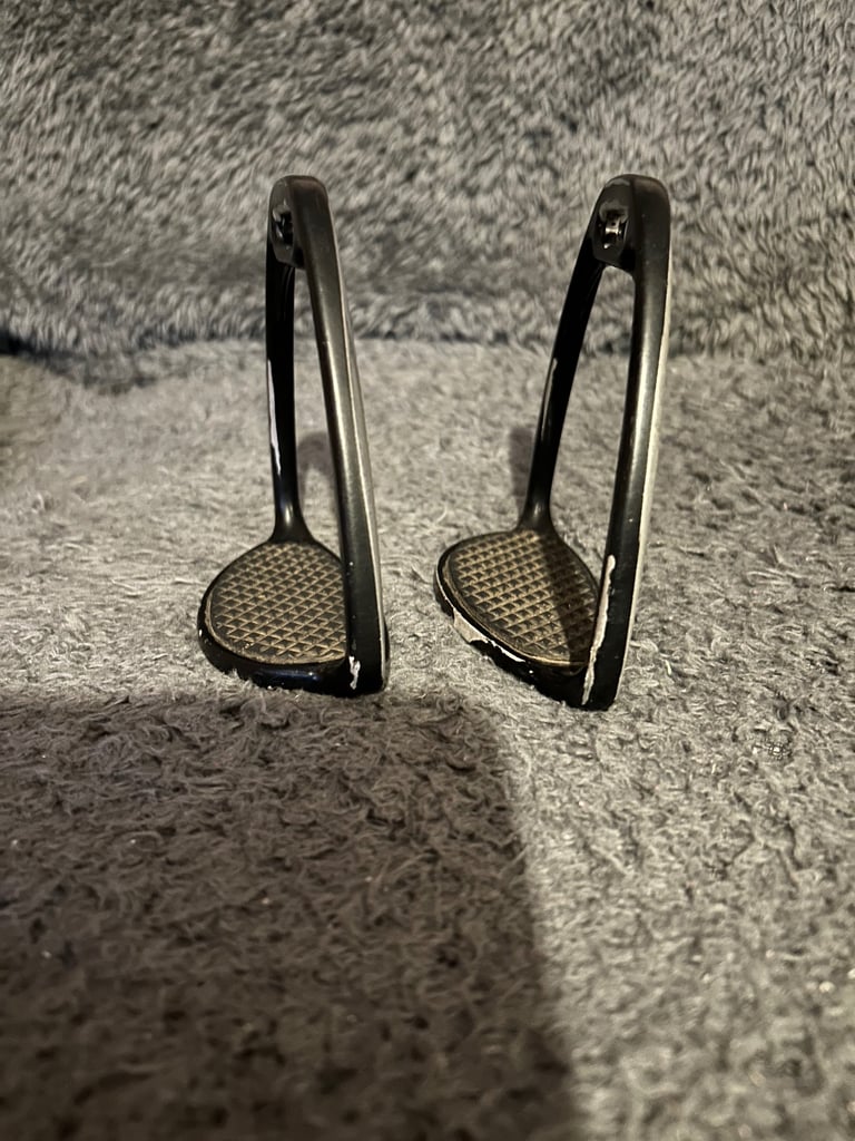 Racehorse stirrup irons