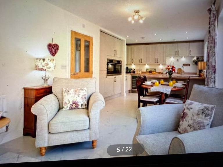 Fully Furnished 4 bed detached house to rent