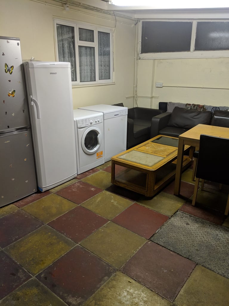 5 bedroom house in Beautiful Shared Accommodation â Ensuite Double Rooms Available in Ilford, Redbri