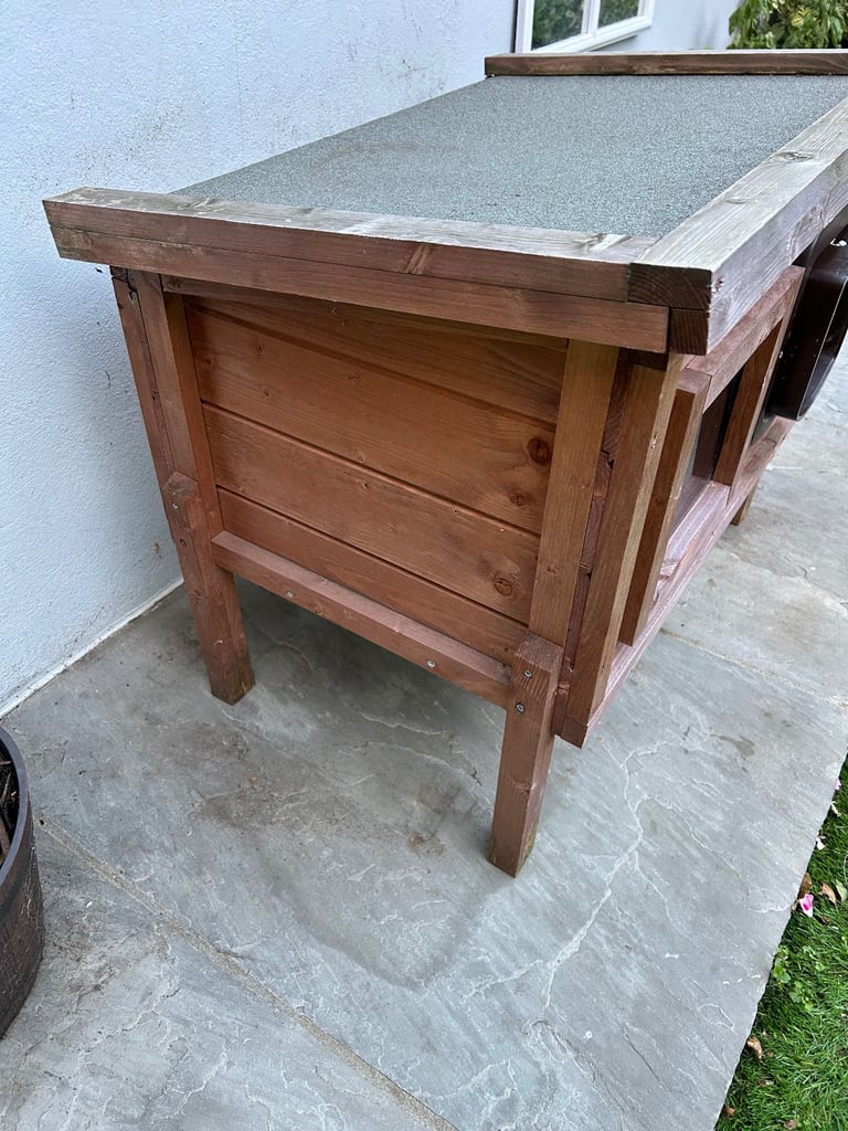 Cat House with micro chip flap 