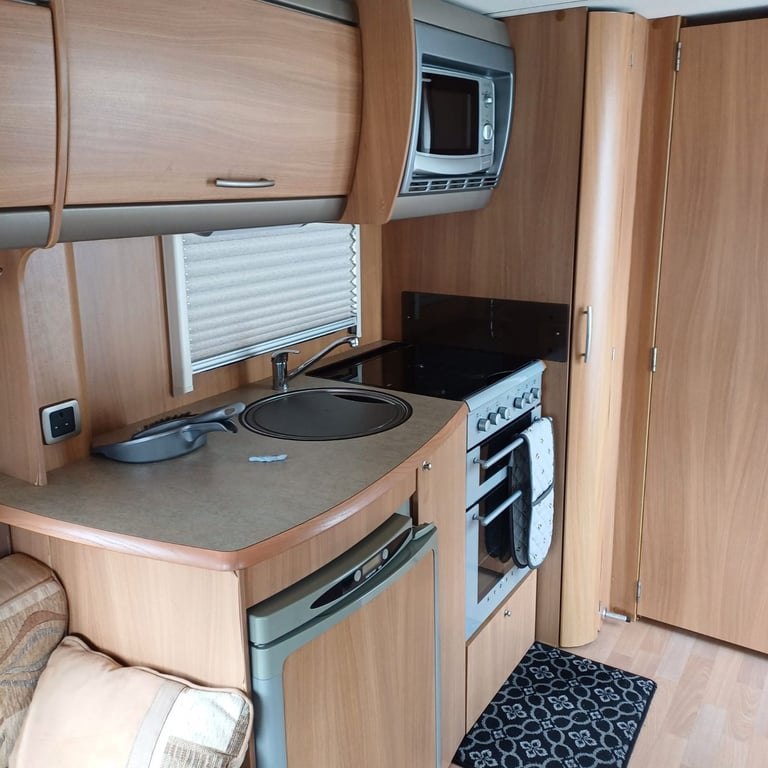 2008 Swift challenger 480 2 berth caravan with motor mover.  