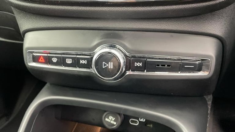 2025 Volvo XC40 Plus B4 Mild hybrid Petrol Dark Automatic SUV Petrol Automatic