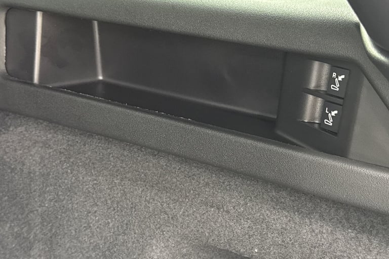 2025 Land Rover Discovery Sport 2.0 D200 Dynamic HSE 5dr SUV DIESEL Automatic