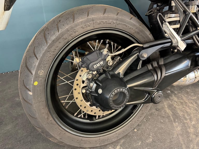 BMW R NINET PURE WITH AKRAPOVIC