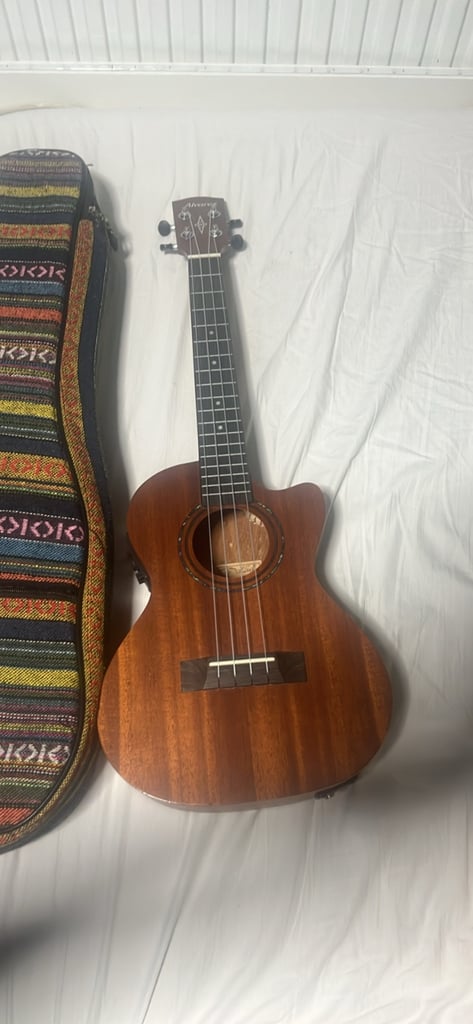 image for Alvarez RU22TCE tenor ukelele