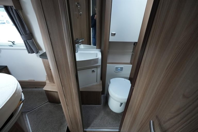 Swift Kon-Tiki Sport 599 FIAT 4 BERTH 2 TRAVEL SEAT MOTORHOME