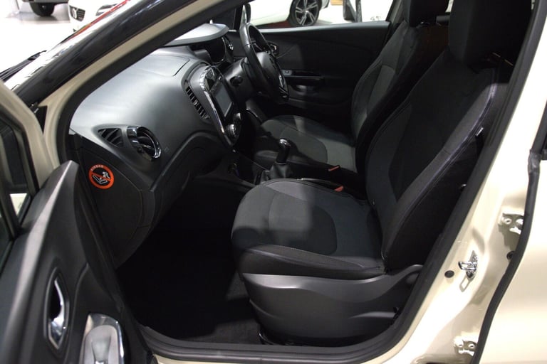 2016 Renault Captur 1.5 dCi ENERGY Dynamique S Nav Euro 6 (s/s) 5dr HATCHBACK Diesel Manual