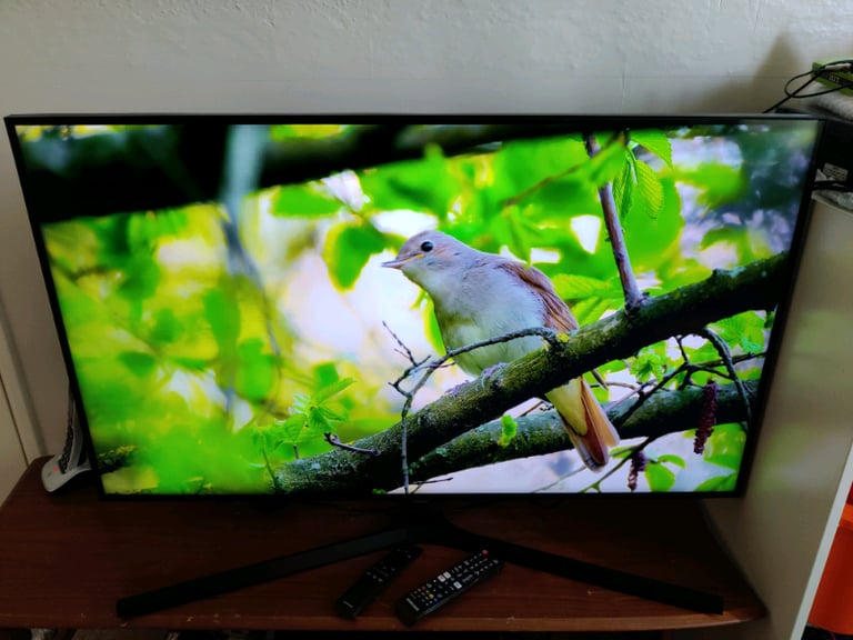 SAMSUNG 43" UHD/ HDR 4K SMART LED TV 