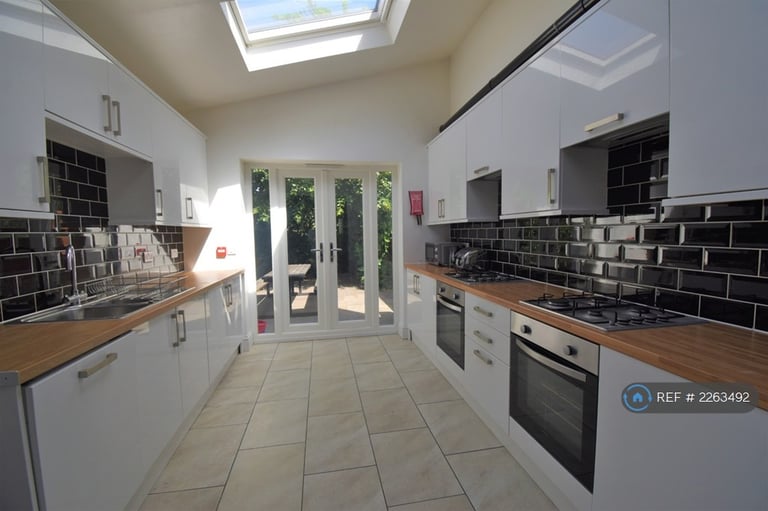 7 bedroom house in Addington Road, Reading, RG1 (7 bed) (#2263492)