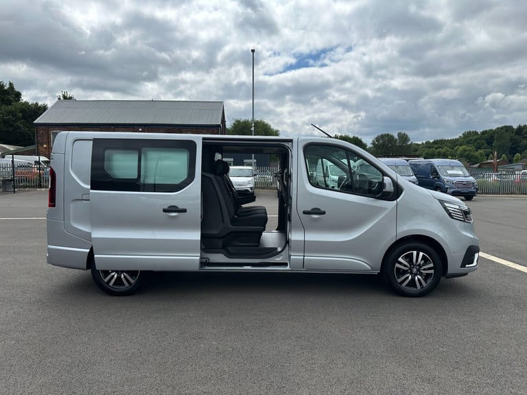 2024 Renault Trafic 2.0 dCi Blue 30 Extra Sport Crew Van EDC LWB Euro 6 (s/s) 6dr WINDOW VAN Dies...