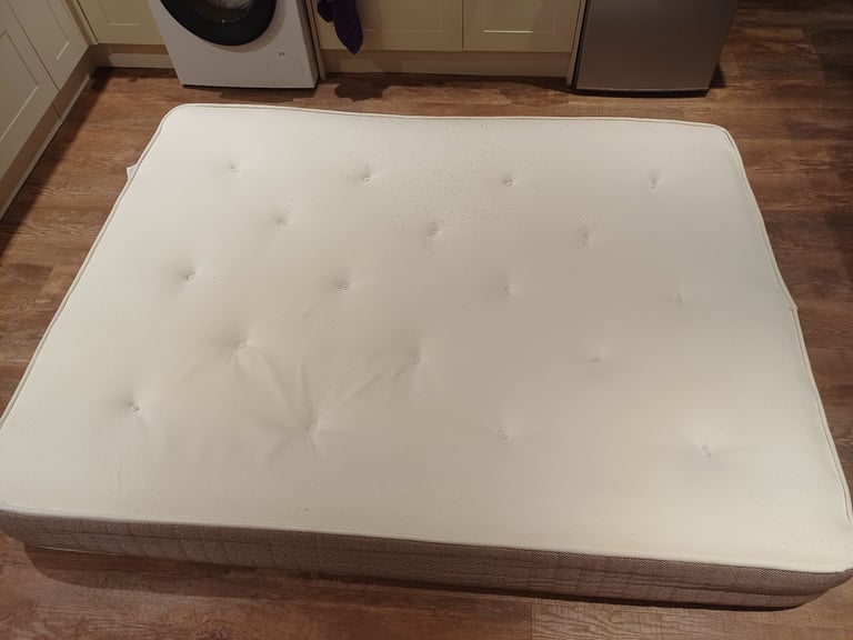 image for KING SIZE COOLTOUCH 2000 POCKET SPRUNG AND MEMORY FOAM MATTRESS