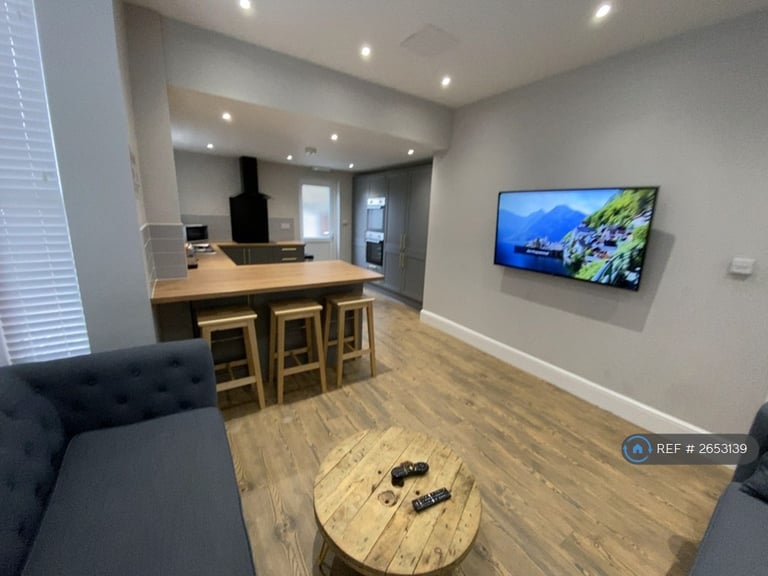 6 bedroom house in Nicander Road, Liverpool, L18 (6 bed) (#2653139)