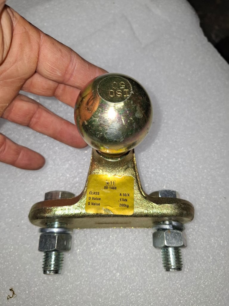 Tow bar ,tow ball new 