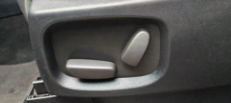 2015 LHD DISCOVERY 4, 3.0 TDV6 HSE, 7 SEATER. LEFT HAND DRIVE.