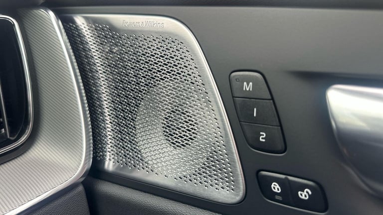 2025 Volvo XC60 Black Edition Ultra, T8 AWD Plug-in hybrid, Electric/Petrol ESTATE Petrol/Electri...