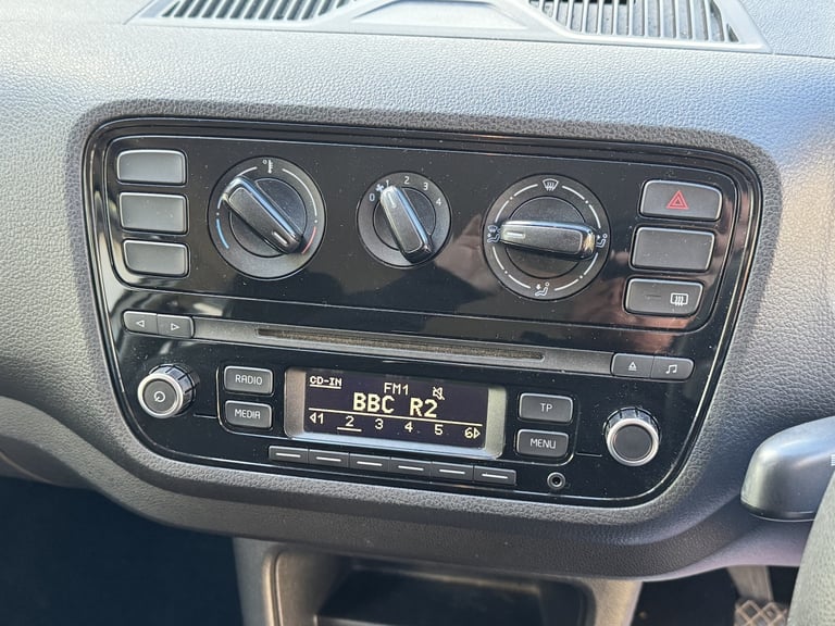 VOLKSWAGEN UP 1.0 Take up! 2012