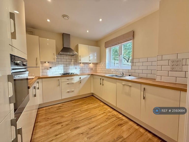 4 bedroom house in Abbess Way, Waterlooville, PO7 (4 bed) (#2593684)