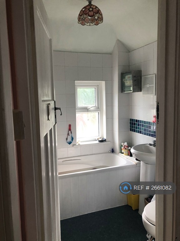 3 bedroom house in Harcourt Drive, Canterbury, CT2 (3 bed) (#2661082)