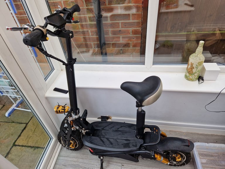 image for 1yr old chaos gt 1600 scooter 