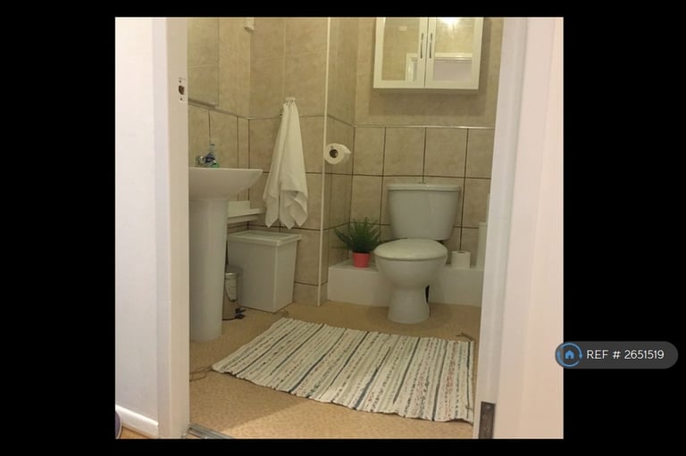 2 bedroom flat in Park Grange Croft, Sheffield, S2 (2 bed) (#2651519)