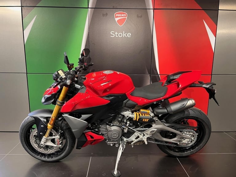 DUCATI STREETFIGHTER V2 S NEW 2025 MODEL YEAR BIKE IN STORE EX DISPLAY BIKE