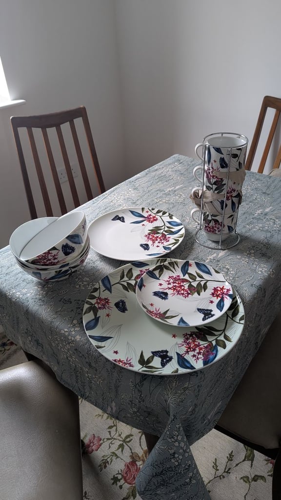 image for Serving plate and dinner set for 4 (side plate, dinner plate, bowl, mug)