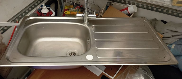 Stainless steel kitchen sink and mixer tap