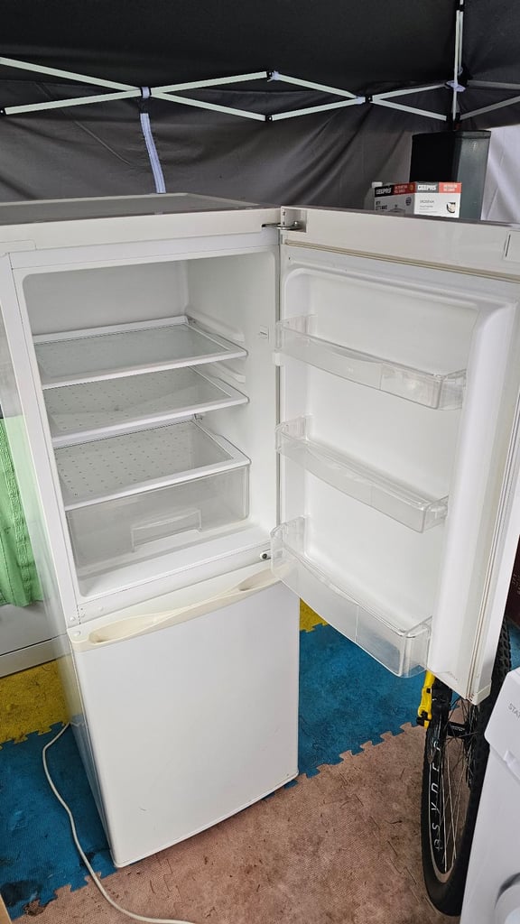 💥 COMPACT FRIDGE FREEZER💥 ENERGY EFFECIENCY💥 GREAT CLEAN CONDITION