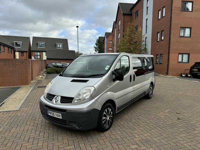 Renault, TRAFIC, 9 Seater MPV, Minibus, People Carrier, 2010, Manual, 2464 (cc), 4 doors