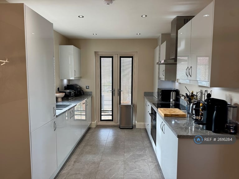 3 bedroom house in Glebe Court, Killinghall, Harrogate, HG3 (3 bed) (#2616284)