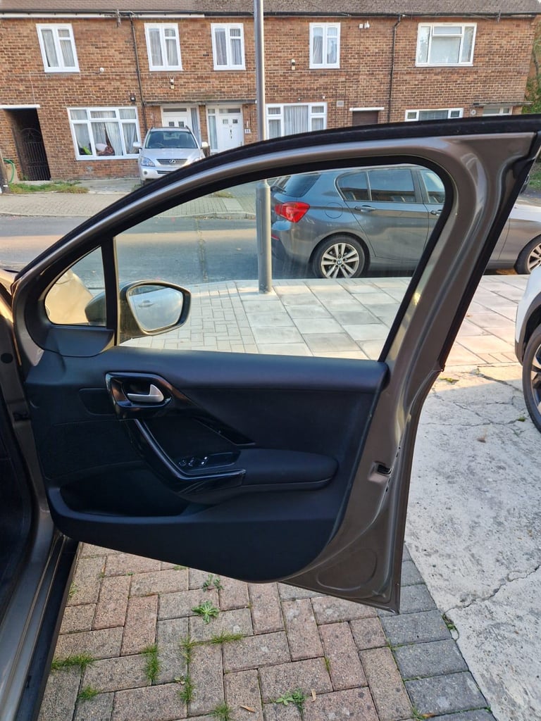 Peugeot, 2008, Hatchback, 2016, Manual, 1199 (cc), 5 doors