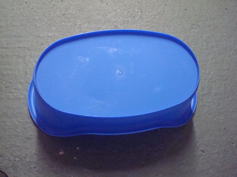 DOG/PET BED IN GOOD CONDITION FOR A SMALL DOG CAT 