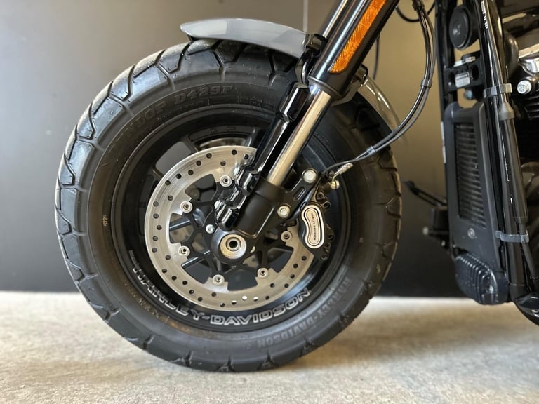 STUNNING ONE OWNER 2023/23 HARLEY-DAVIDSON FXFBS FAT BOB 114 MOTORCYCLE 