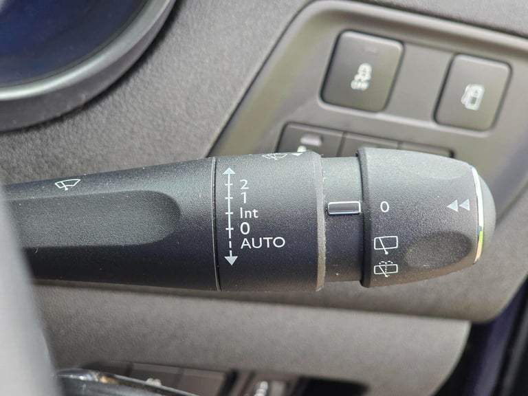 2017 Citroen C4 1.2 PureTech Flair EAT6 Euro 6 (s/s) 5dr HATCHBACK Petrol Automatic