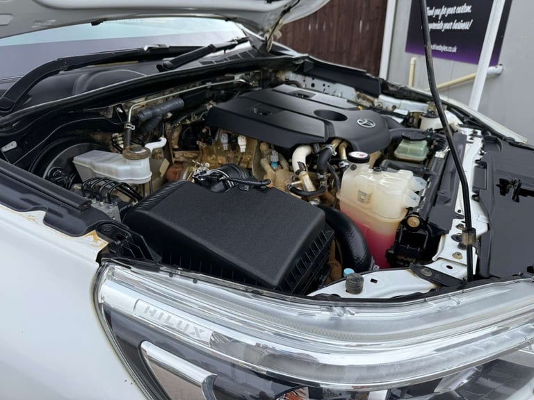 2019 Toyota Hilux 2.4 HI-Luxury Invincible D-4D 4WD Double Cab 4WD 5dr Pickup Diesel Manual