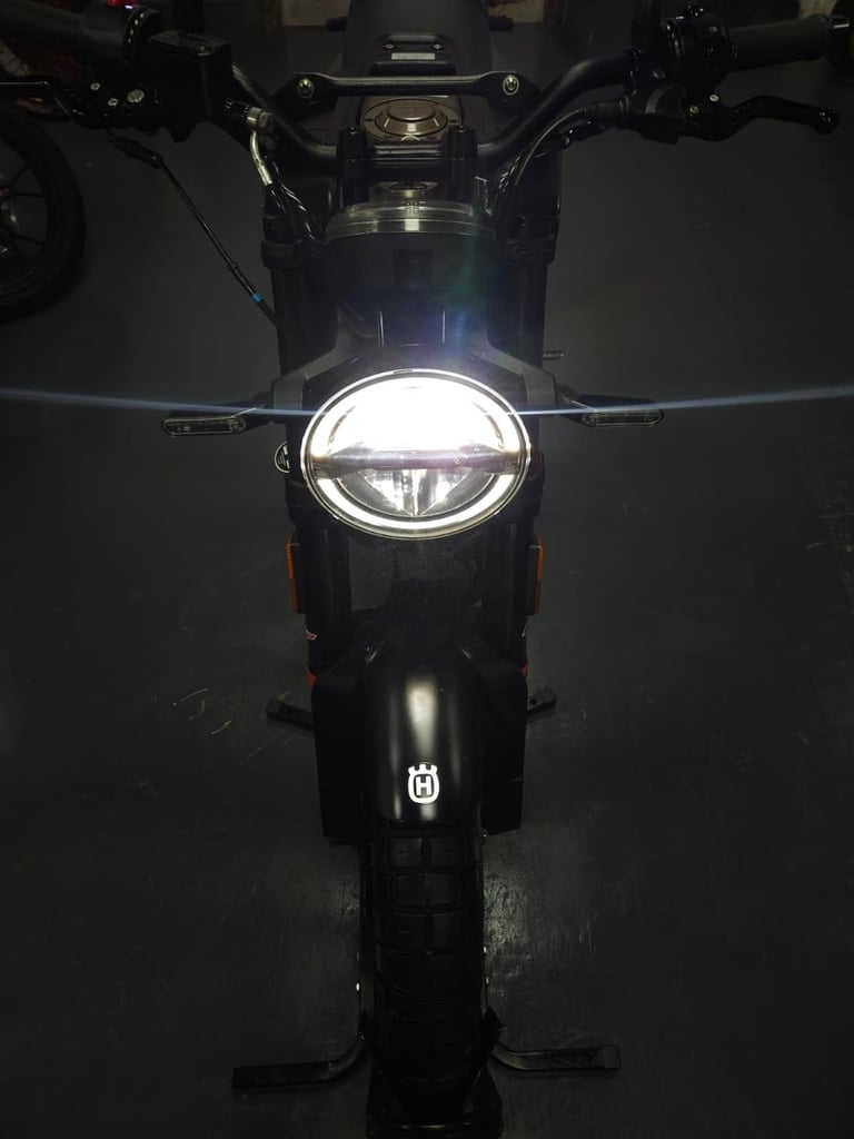 Husqvarna Svartpilen 125 2022 Low mileage