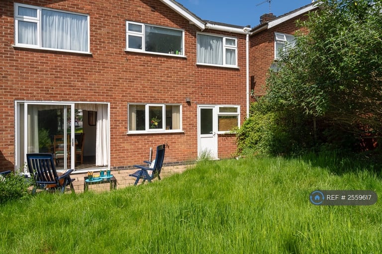 4 bedroom house in Waveney Rise, Oadby, Leicester, LE2 (4 bed) (#2559617)