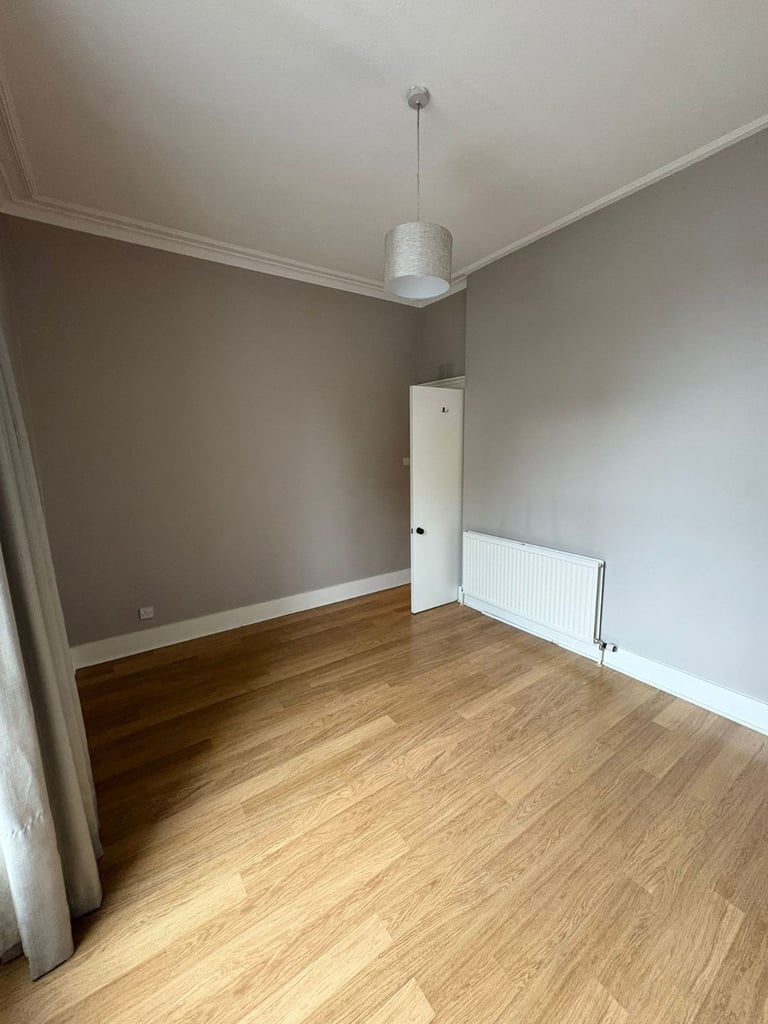 Desirable and spacious, Traditional granite , 2 bedroom Flat in sought after West End location 