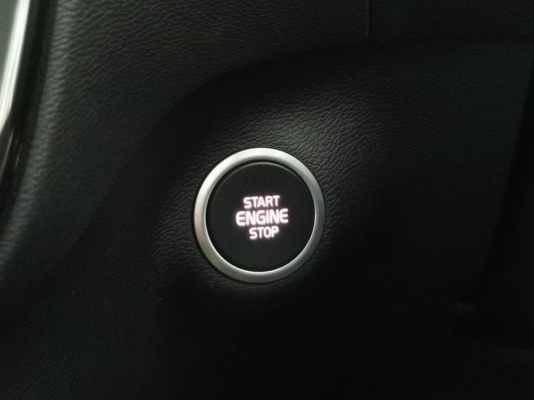 2020 Volvo XC40 1.5 T3 Momentum SUV 5dr Petrol Auto Euro 6 (s/s) (163 ps) - SENSUS SAT NAV  Suv P...